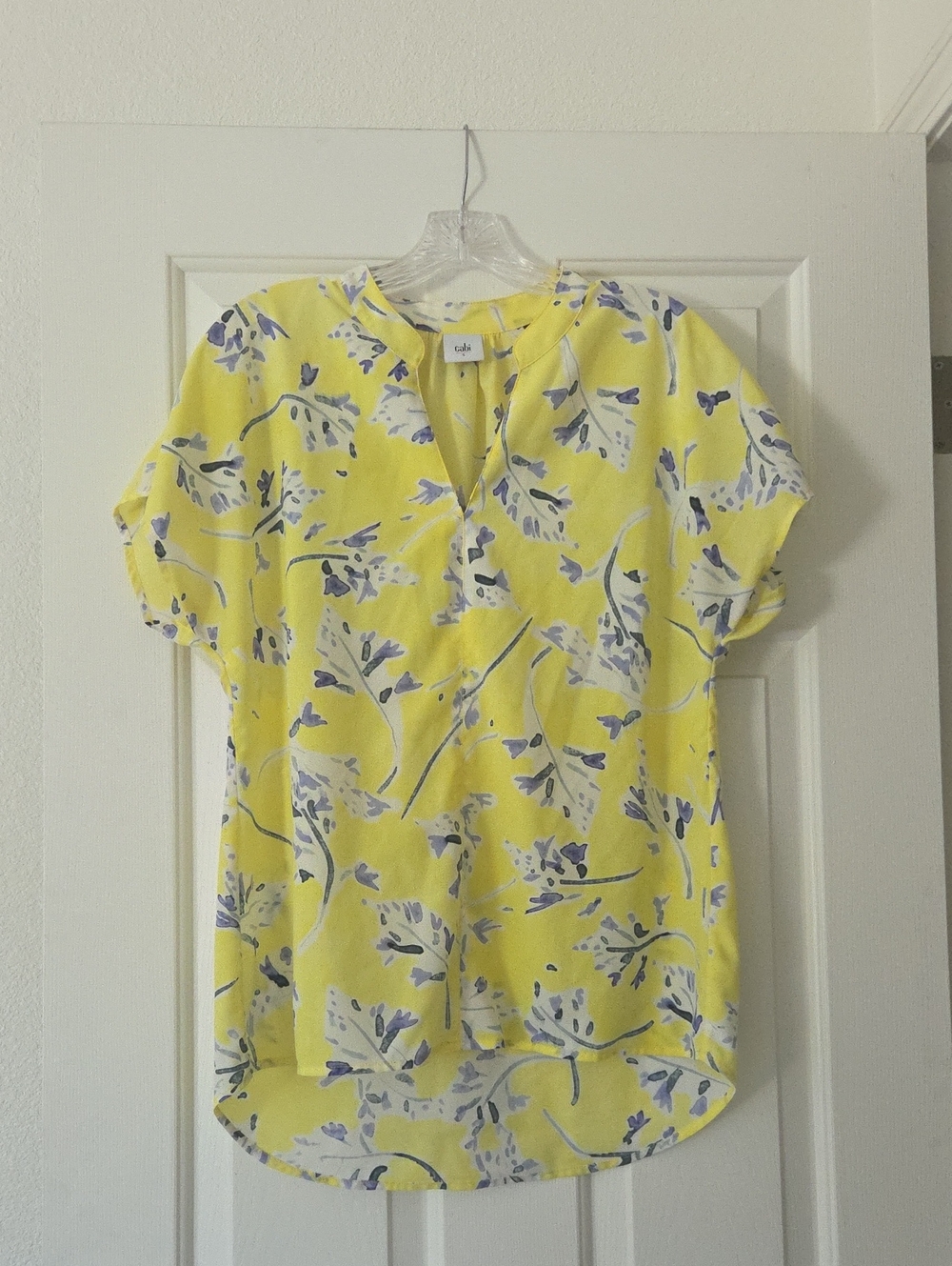 Cabi Bright Yellow 🌞💛Floral Short-Sleeve V-Neck Blouse SZ SMALL